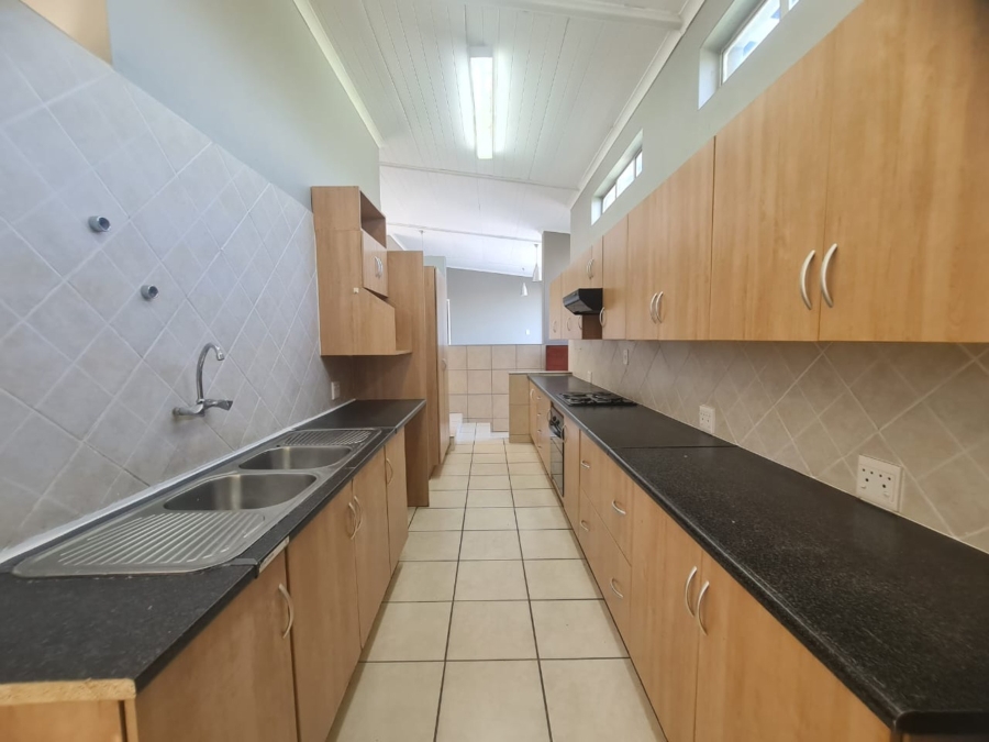 6 Bedroom Property for Sale in Meerhof North West